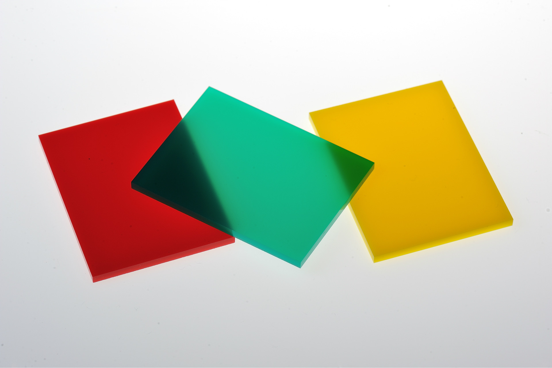 选择PC耐力板厂家时应注意什么